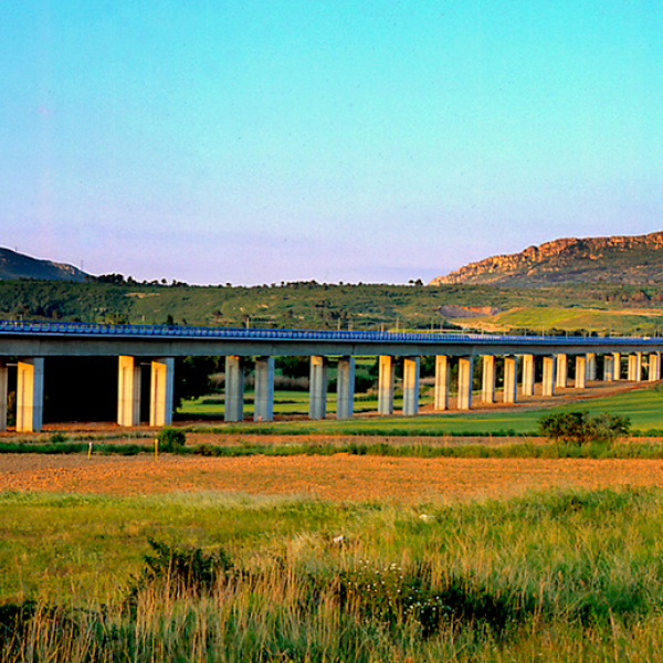 Viaductos de AVE en Montblanc sobre el Río Anguera